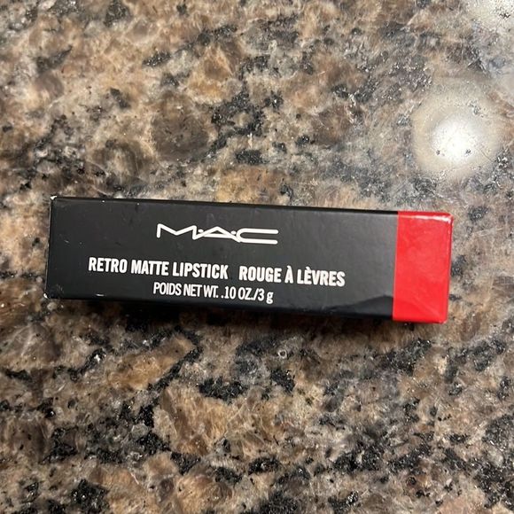 RUBY WOO- - M•A•C  Retro Matte lipstick RUBY WOO - Picture 8 of 8